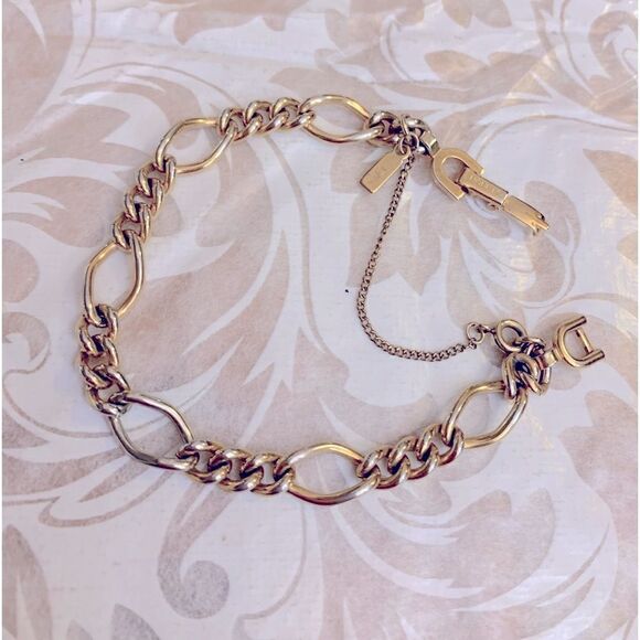 Monet Chain Bracelet Gold Tone (middle link is silver tone) 7” Vintage Gorgeous - Picture 1 of 4